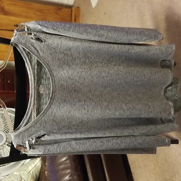 Maurices gray top. XXL. In Motion line, sporty. - Picture 2 of 5